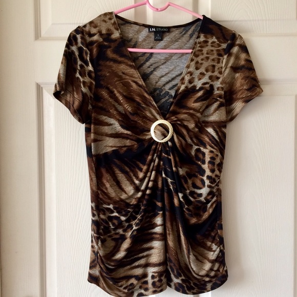 ❣️2/$20❣️ In Studio Patterned Top - Picture 2 of 5